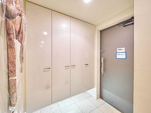 玄関を拡大表示