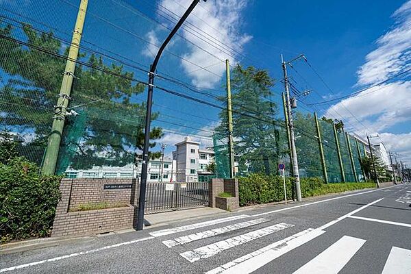 江戸川区立第三中学校 700m