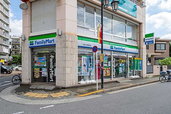 ファミリーマート 京成小岩駅東店 220m
