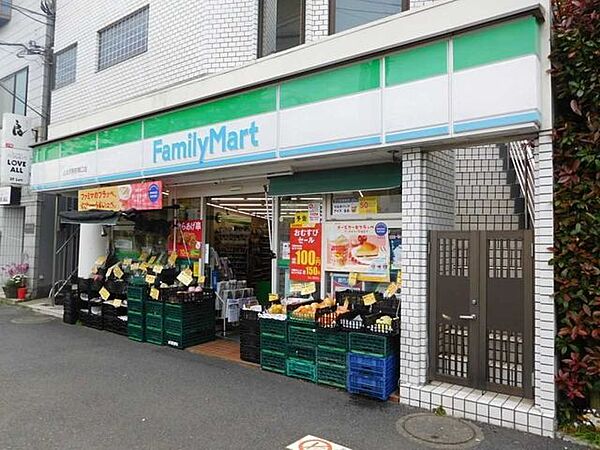 ファミリーマート上北沢駅前南口店 411m