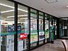その他：マンション内1階　ファミリーマート