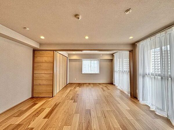手前がLD、奥が洋室