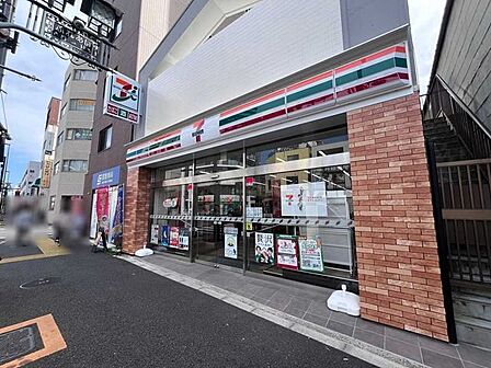 セブンイレブン 大島中の橋南店 40m