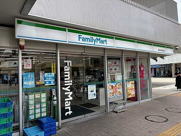 ファミリーマート西大井駅前店 150m