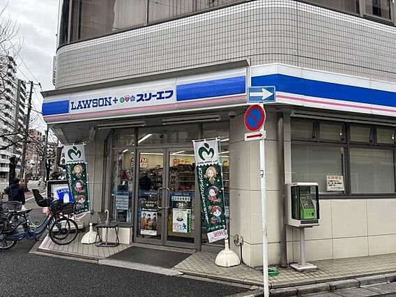 ローソン・スリ...