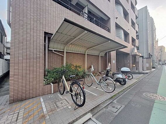 駐輪場兼バイク...