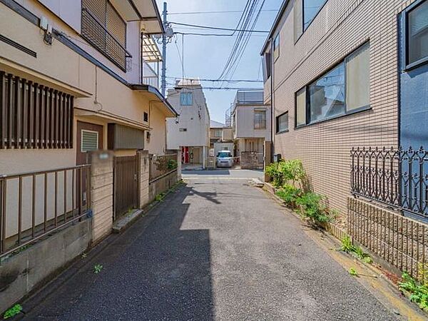 西側　私道（約3.9m）