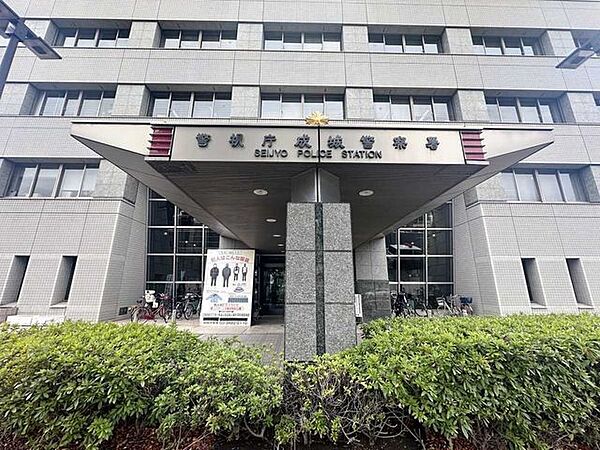 成城警察署 10m
