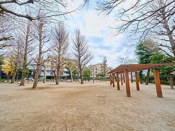 目黒区立田向公園 350m