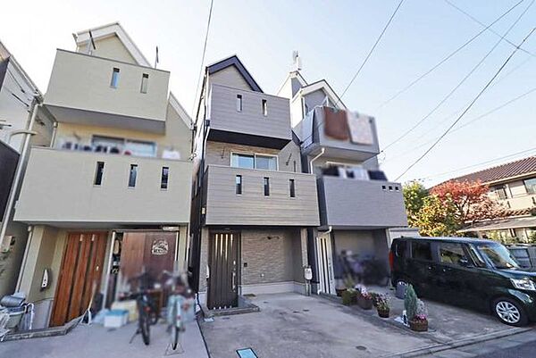 中央が対象物件です