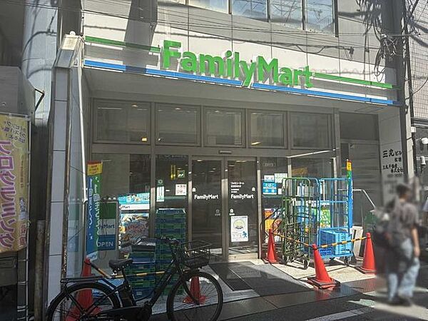ファミリーマート　経堂駅前店 350m