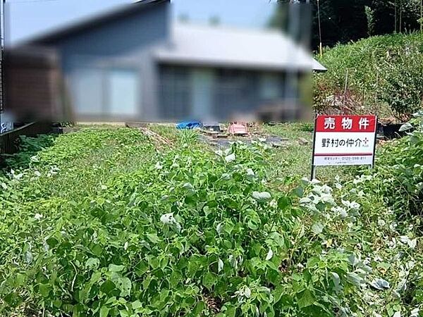 写真内の建物については隣地所有者様のものとなります。