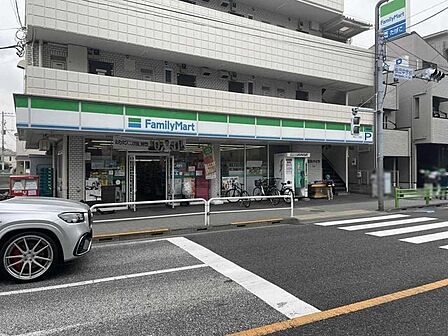  ファミリーマート桜丘三丁目店 30m