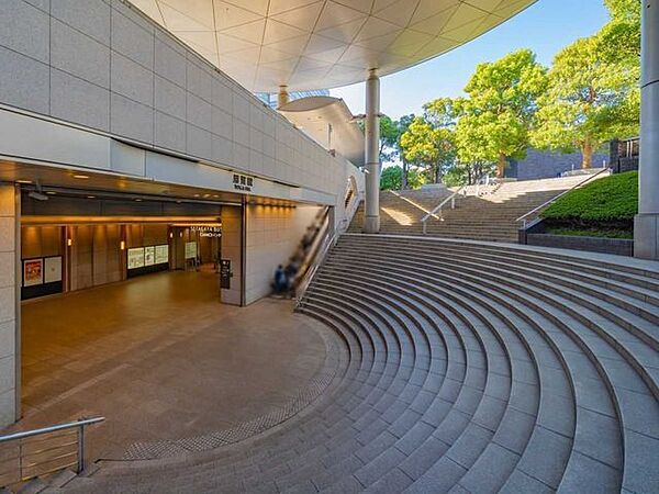東急田園都市線「用賀」駅 1440m