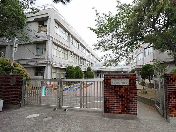 区立松丘小学校 890m