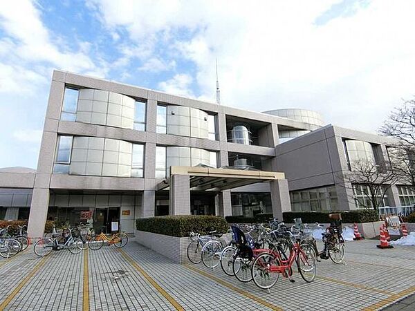 世田谷区立中央図書館 1050m