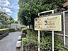 周辺：世田谷区立弦巻三丁目ゆずりは公園 80m