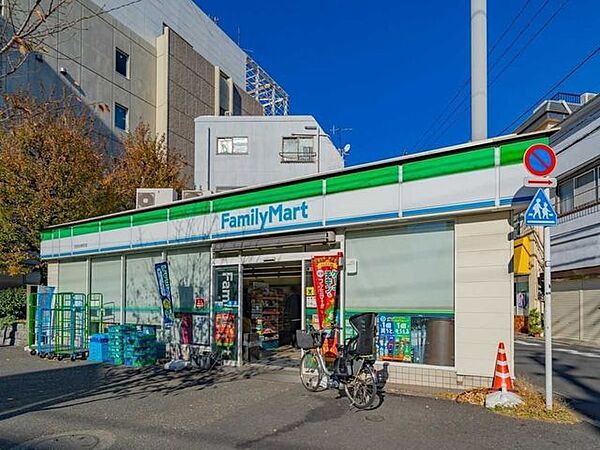 ファミリーマート 世田谷新町店 60m