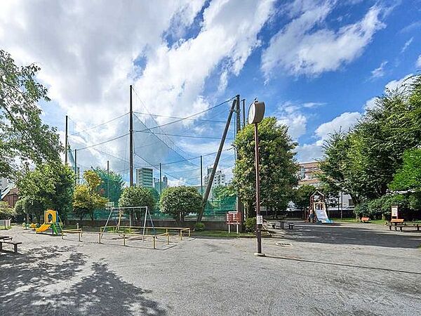 池尻3丁目公園 600m