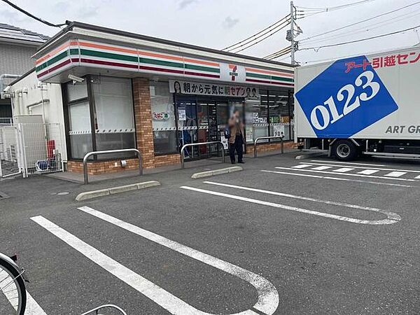 セブンイレブン三鷹新川1丁目店 280m