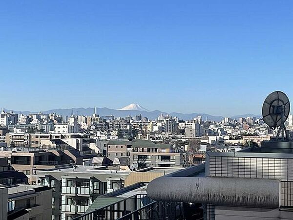「ズームあり」洋室よりは富士山を望めます。（天候による）