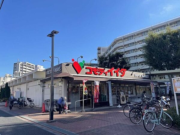 コモディイイダ北朝霞店 220m