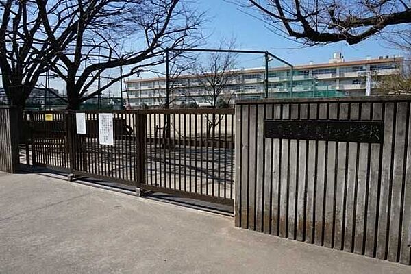 朝霞市第四中学校 680m