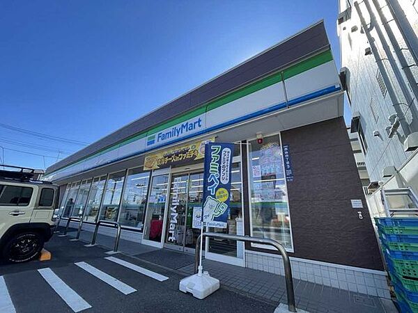 ファミリーマート 板橋西台店 600m