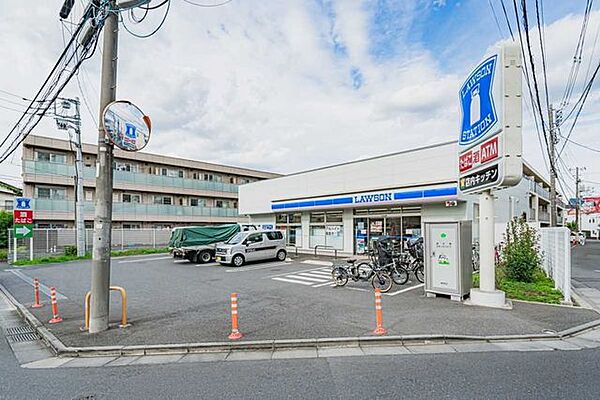 ローソン練馬桜台二丁目店 690m