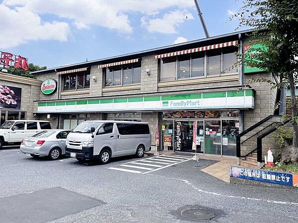 ファミリーマート大泉インター店 600m