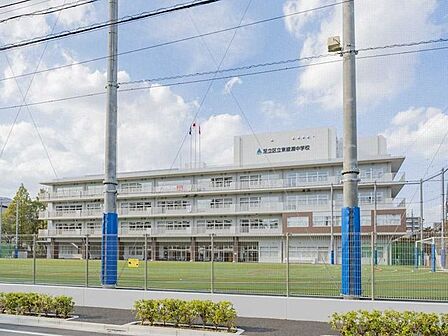 足立区立東綾瀬中学校 320m