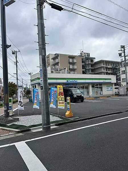 ファミリーマート 小菅四丁目店 50m