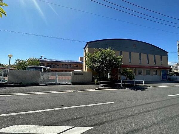暁星国際学園新浦安幼稚園 410m