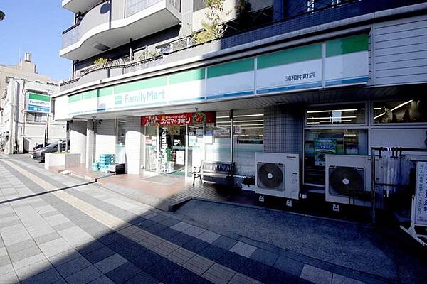 ファミリーマート浦和仲町店 420m