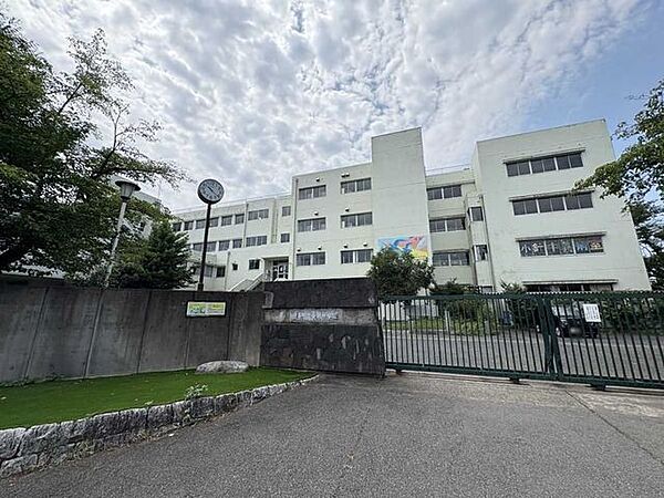 小針中学校 2080m