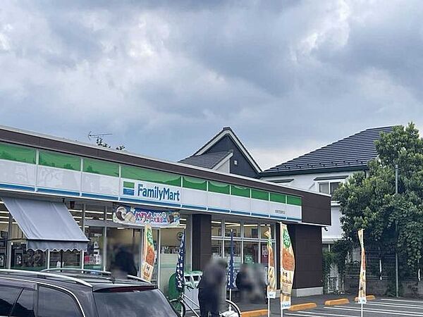 ファミリーマート西東京西原町店 300m