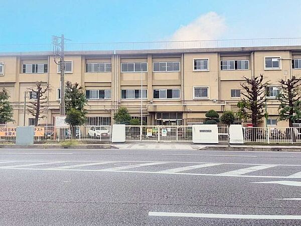 大宮南小学校 1300m