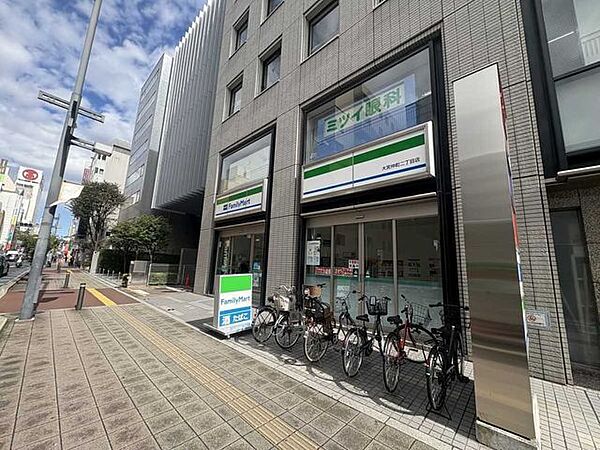 ファミリーマート大宮仲町二丁目店 80m