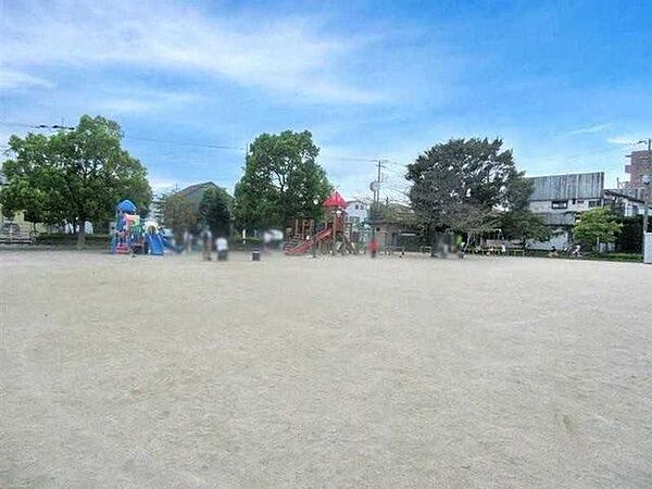飯塚三丁目公園 750m
