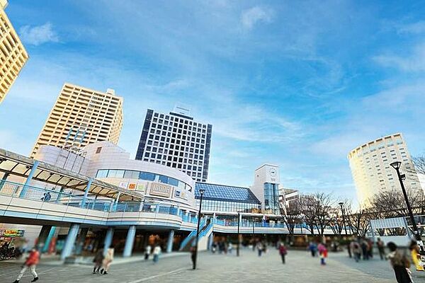 MONA新浦安（複合商業施設） 2000m
