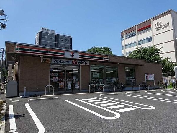 セブンイレブン流山おおたかの森東口店 100m