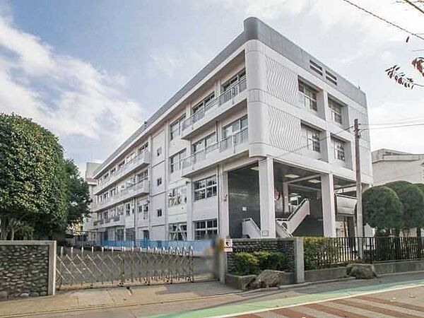 武蔵野市立第二中学校 900m