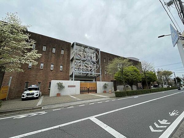 武蔵野市立仙川小学校 707m