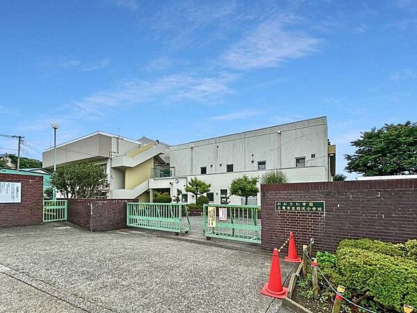 三鷹市立羽沢小学校 510m