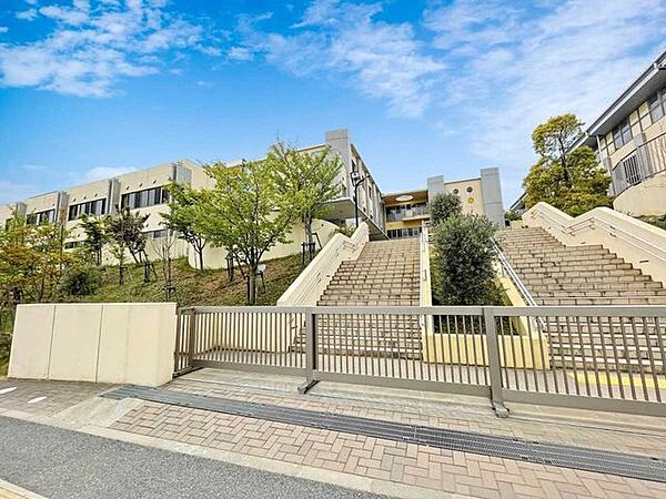 稲城市立南山小学校 1100m