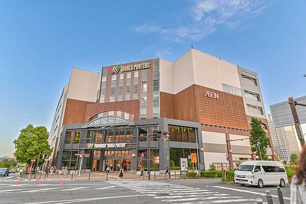 横浜ワールドポーターズ 1100m