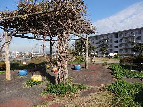 追浜東町一丁目公園 70m