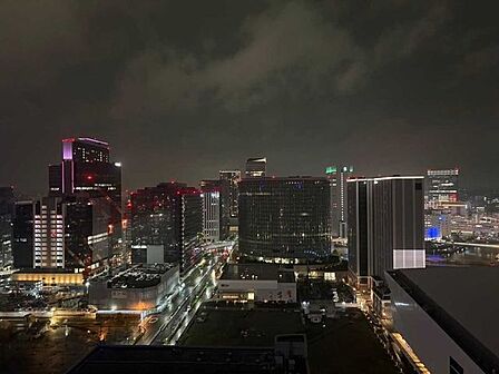 ズーム無 横浜の夜景を望む