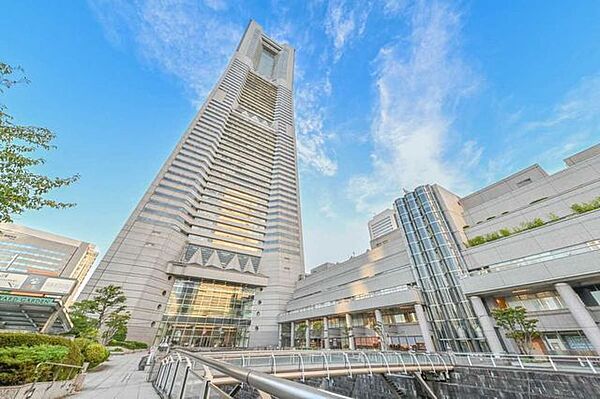 横浜ランドマークタワー 750m