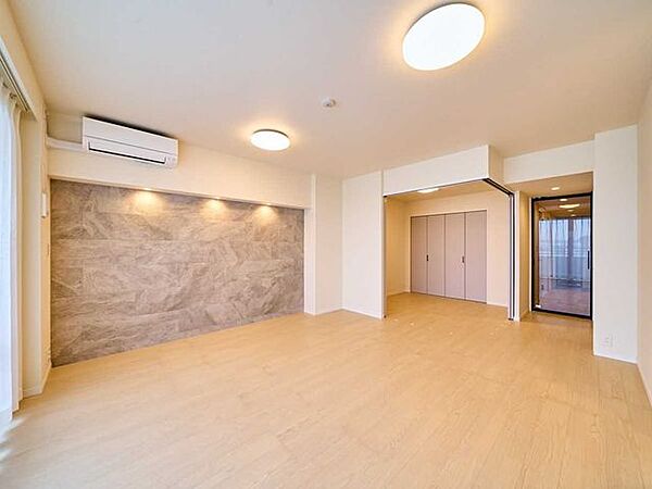 エアコン設置済/壁面一部にエコカラット施工/床暖房有り（LD部分）